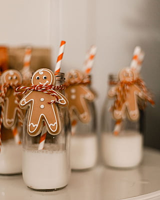 Milk bottle with Gingerbread Cookie